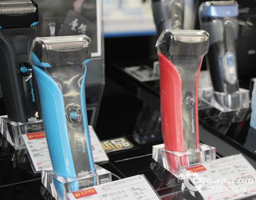 博朗WF2S水感剃须刀蓝款和红款