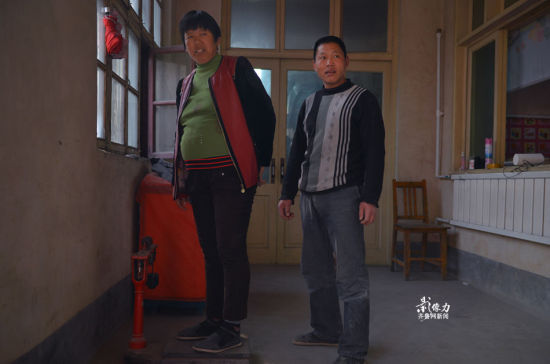 “现在基本上什么活都不干了，平时闲了就围着院子走一走”，见到记者来看望，刘桂兰笑呵呵的站到自家的秤上称体重给记者看：150斤。