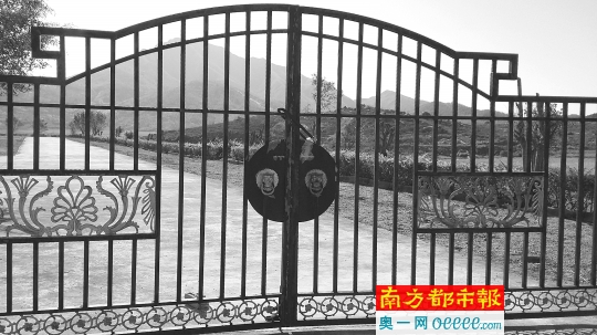 “坟爷”背后的潭西安福公益性墓园如今大门紧锁。
