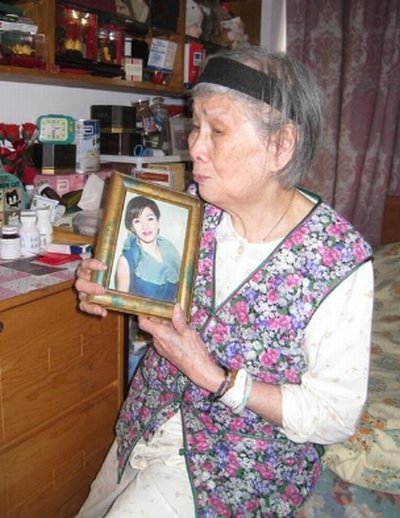 梅艳芳在医院的照片图片