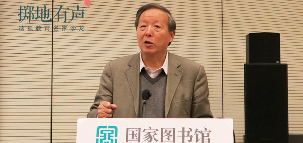 国家教育咨询委员会委员、21世纪教育研究院院长杨东平在沙龙现场演讲