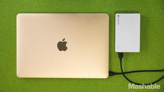  ֮ͬǰMagSafeUSB-CһͨõļҲ¿MacBookΪϵе׿ܹͨƶԴгĻ͡Ȼ֮ǰ MacBookҲʹHyperJuiceרƶԴг磬ҪһƵMagSafe߶Լ MacBookеǳ鷳