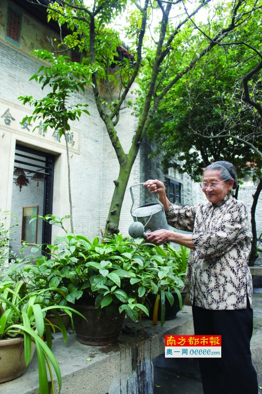 自梳女14岁到新加坡打工 今与世长辞享年95岁