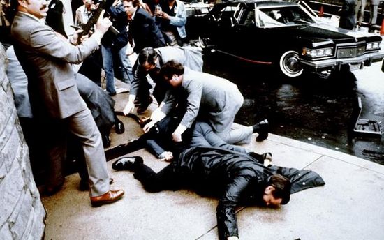 ͼ1981330գǰͳڻʢϣپƵд̣25ǹ(John Hinckley Jr.)6ǹ3Աǹˣʱΰ׹˲׵ϸ̱,ȥȥ