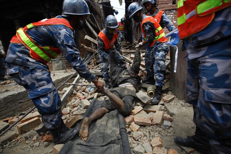 尼泊尔地震撤侨图片