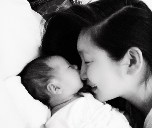 妈妈秦海璐和3个月大的儿子"大宝子"(爸爸王新军作品)"爸爸眼中的妈妈