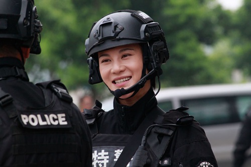 安雅萍特警力量图片