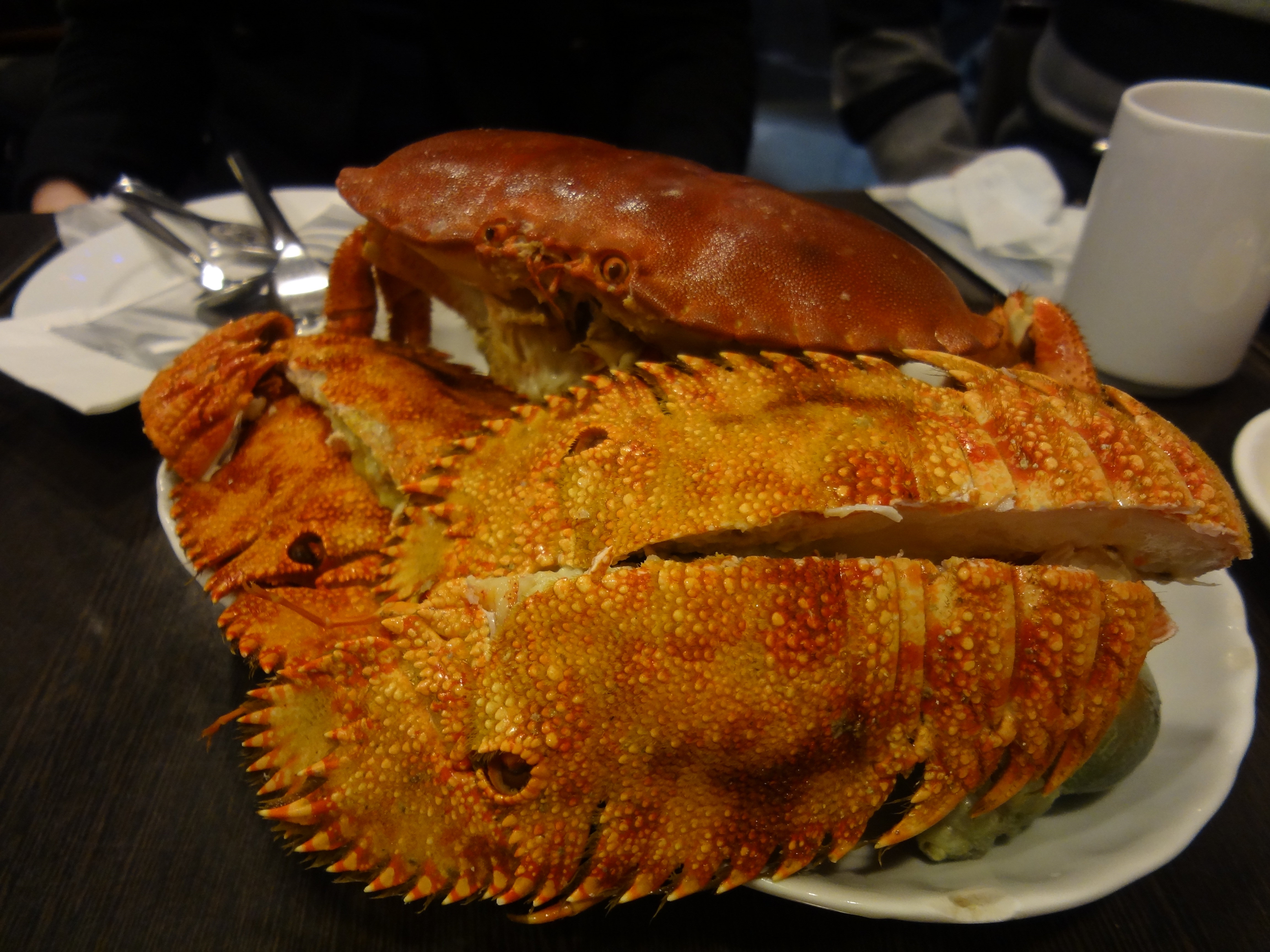 椒盐琵琶虾:肉质类似龙虾,配以椒盐做法香脆之余多了一分呛口!