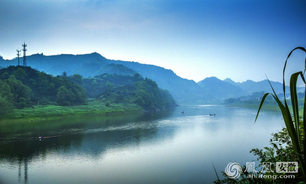 黃山水色佳美處 奇山異水新安江