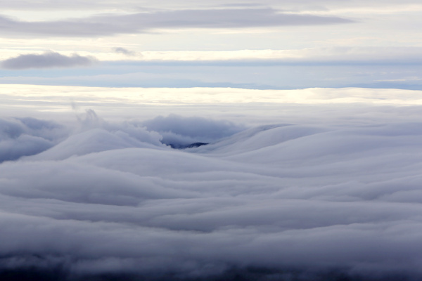 黃山風景區現平流雲景觀