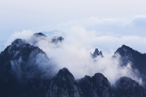 黃山風景區現雲海佛光美景