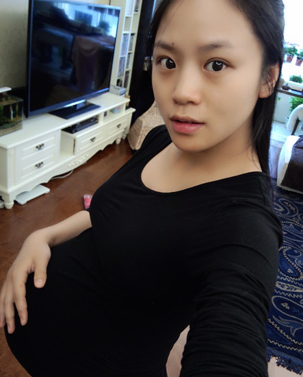 黄英怀孕36周孕照