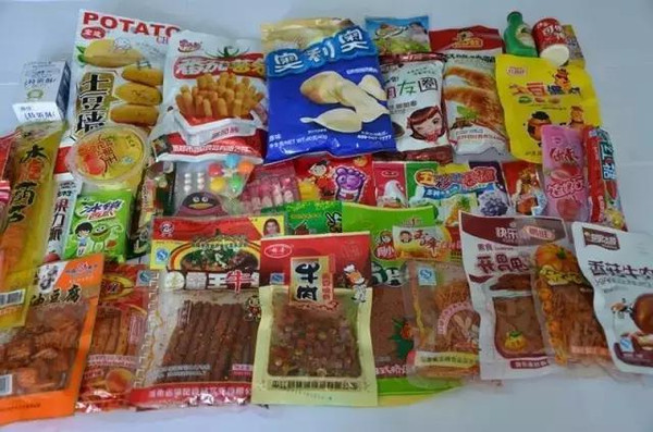 别让学校周边小食品害了孩子