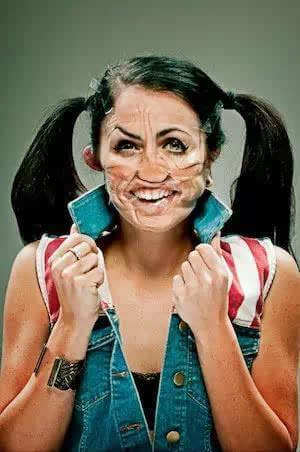 压力，或者这也是城市中的普通人被扭曲的心理状态吧。