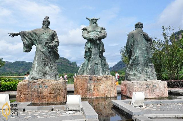 武夷山环岛千年祭雕塑图片