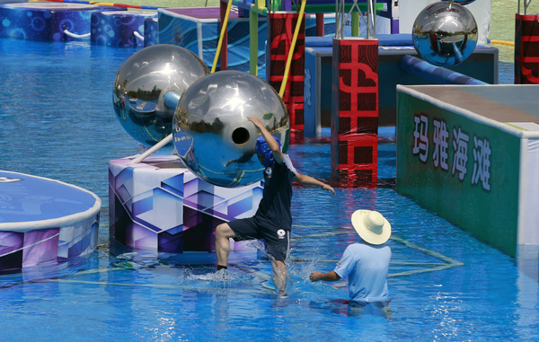 《欢乐向前冲》水上运动新体验6月6日,玩水新地标—武汉玛雅海滩水