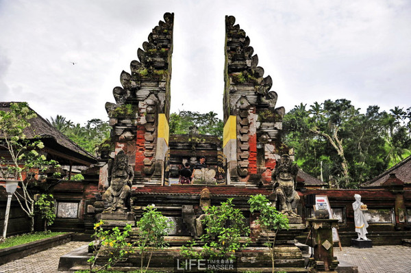 巴厘岛塔帕西里圣泉寺:有多少烦恼,一洗了之