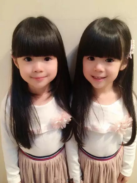 欢乐中国人双胞胎家庭图片