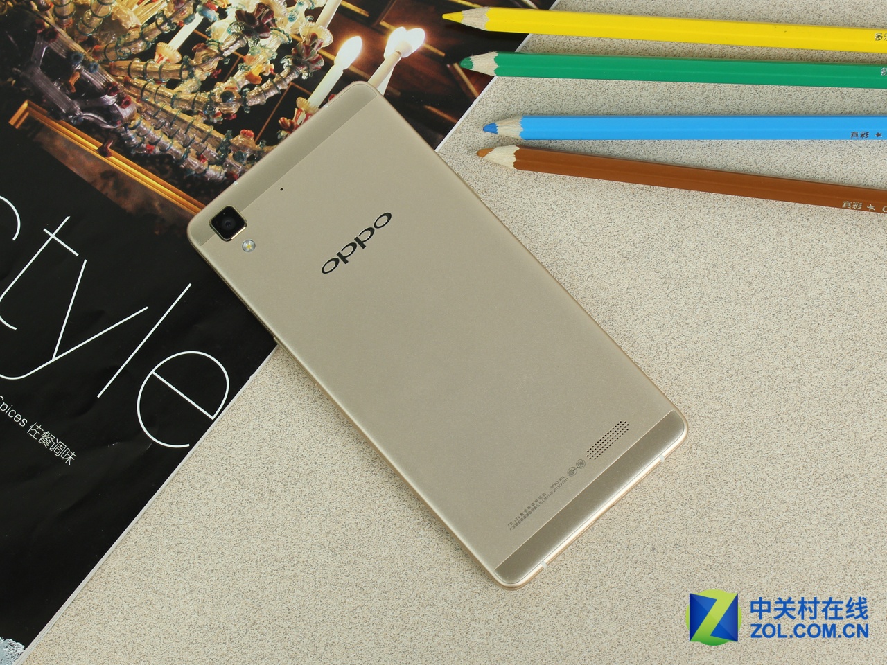 图为 OPPO R7
