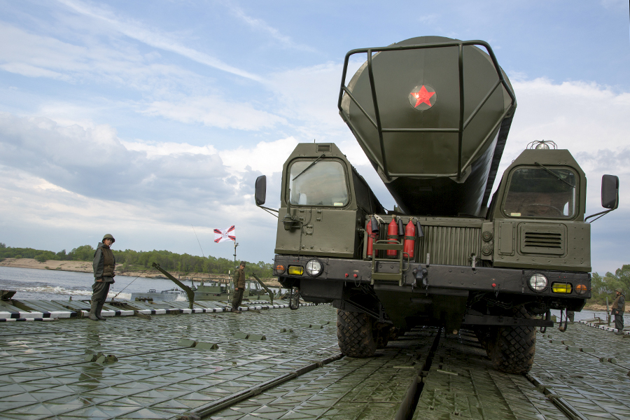 出動了包括t-72bv坦克,bmp-2,btr-90裝甲車等多種重裝備,其中還首次