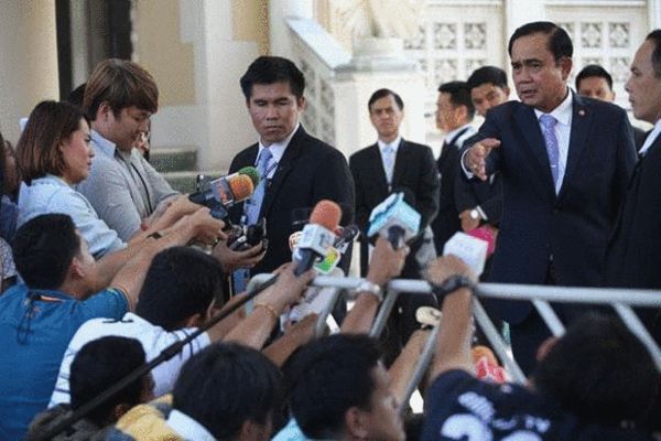 泰国总理巴育61占奥差接受记者提问 图片来自《曼谷邮报》网站
