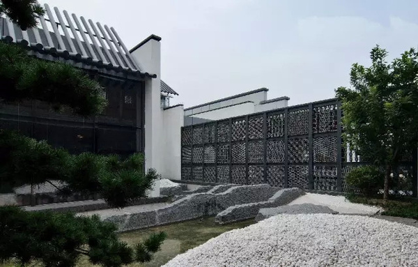 刘家大院借助刘墉故居的地域文化,还原其建筑古宅,利用建筑及环境的