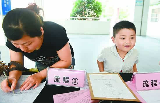 为方便进城务工人员随迁子女就近入学,安徽省合肥市2015年把132所中