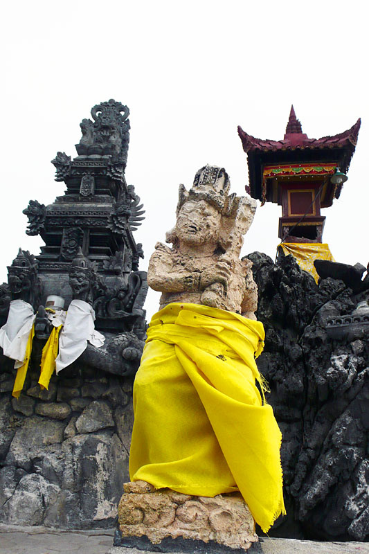 在巴厘岛的旅行原则,就是宁愿错过阳光海滩,也不愿错过一场神庙的盛典