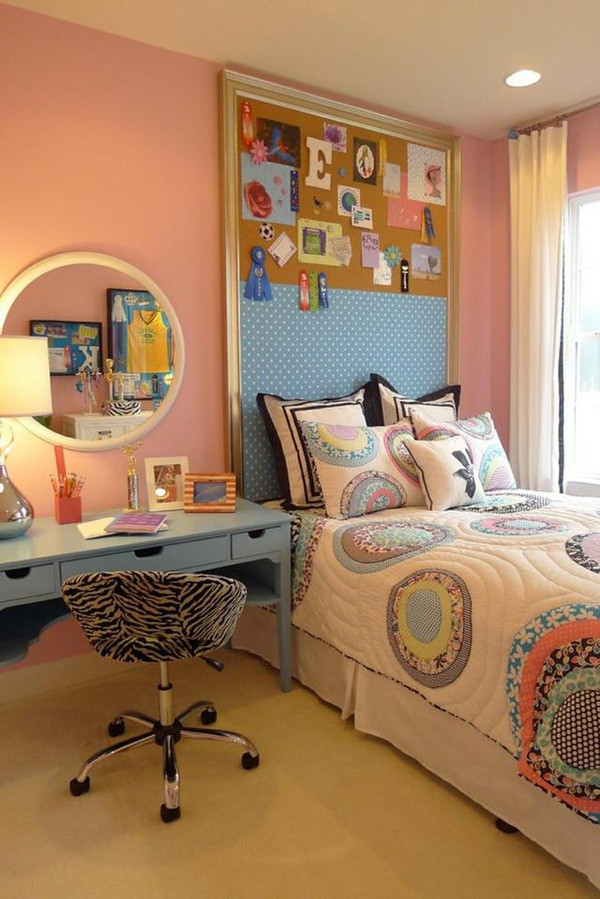 由于小卧室的采光比较有限,在墙面的颜色上要选择比较明亮的颜色