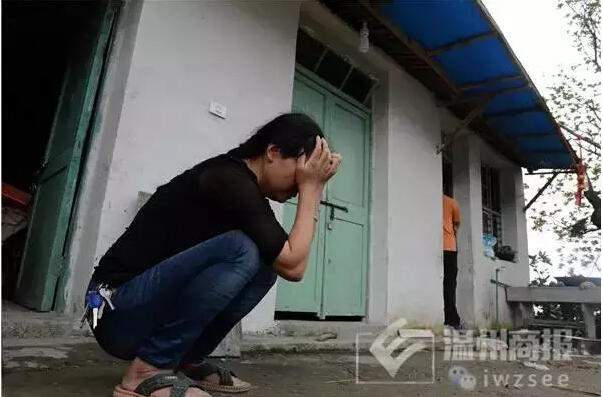 悲痛万分的人。