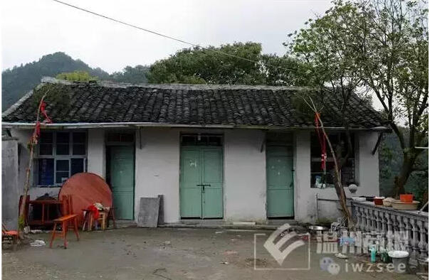 事发小院。