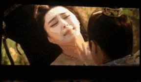 虽然下半身的动作没有镜头展示,但YY空间十足。