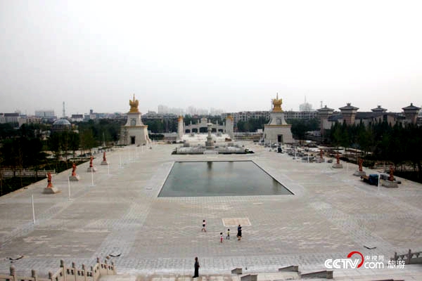 在濟寧市旅遊規劃科科長王申臣,兗州旅遊局領導和興隆文化園負責人的