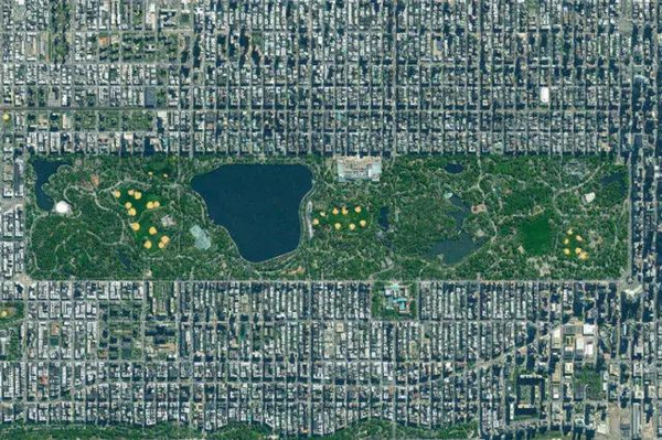 图为占地超过341万平方米的美国纽约市中央公园,相当于曼哈顿岛的6%