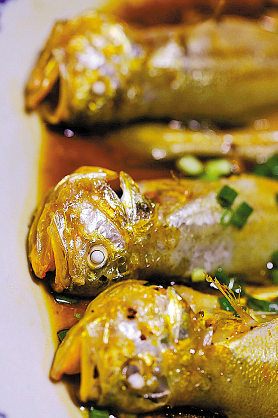 清蒸黄眉头有丰腴脂膏的奄仔蟹