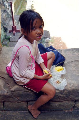 柬埔寨小女孩 乞讨图片