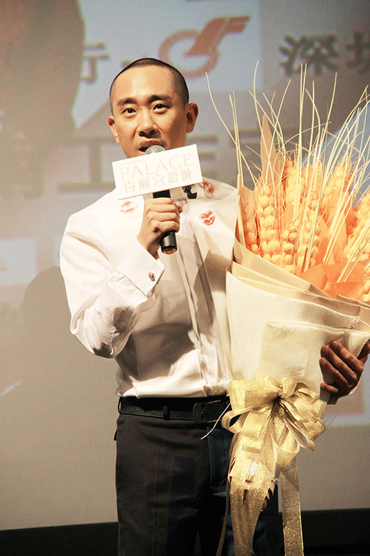 搜狐娱乐讯 8月3日,由白凯南主演的喜剧电影《我爸比我小四岁》冤京