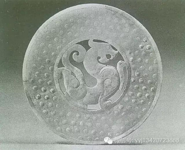 图版一三 镂空龙纹玉璧(南越王墓 d157)