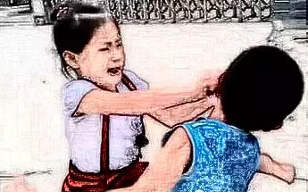 两小孩打架,瘦爸爸和壮爸爸的对话让所有人深思!