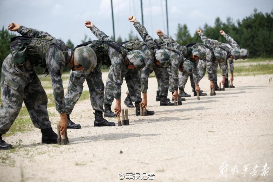 "老虎连"每天投手榴弹上万枚 损坏2千多(组图)