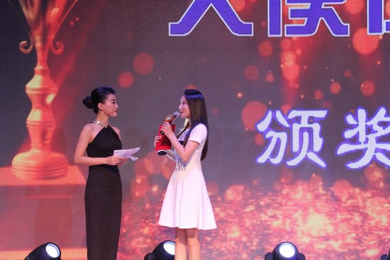 孙茜被授予“亚洲最具慈善影响力人物”奖