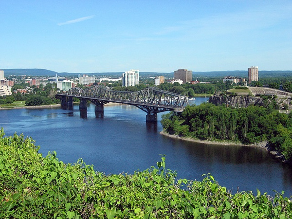 魁北克(quebec city)平均地稅:1439加幣,每一千個居民擁有醫生:3.