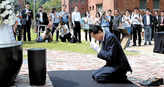 日本人跪下图片