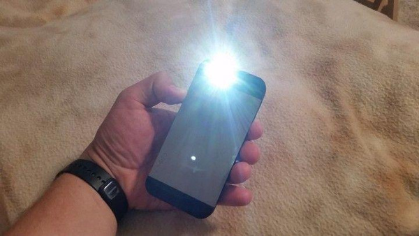 简单的小技巧:让iphone变成更明亮的手电筒