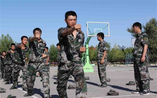 高一男生因"军训太累"报警"