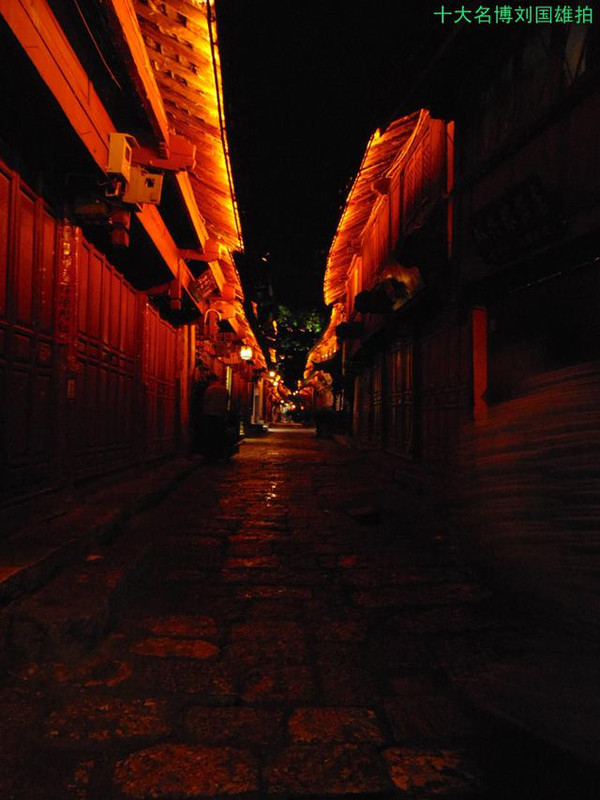 麗江的霓虹雲彩,雨夜的浪漫魅惑---闖遊雲南(7)