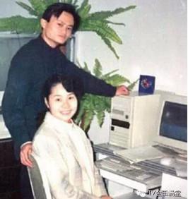 商业大佬身边的女人_那些商业大佬背后的女人们