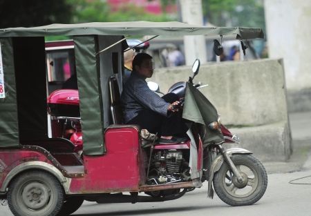 那么火三轮,就是一支灵活,利索的游击队,专注于"敌后战场", 在出租车