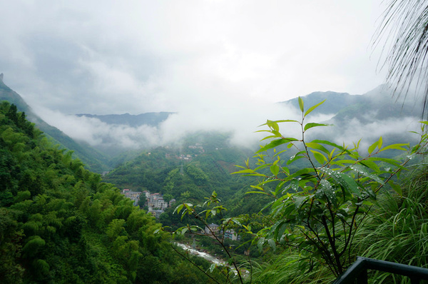 尖風景最為壯麗,太子尖東面是百丈嶺與大鵠山,西南是龍塘山與清涼峰