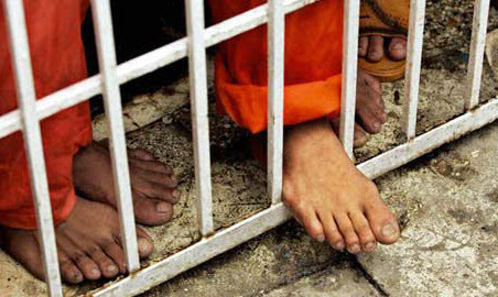 乌干达监狱被指过度拥挤 半数囚犯只能站着睡